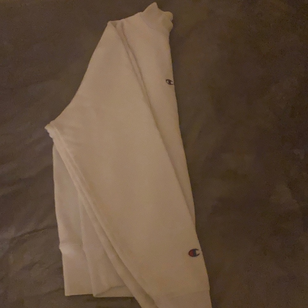 White champion sweater with high neck